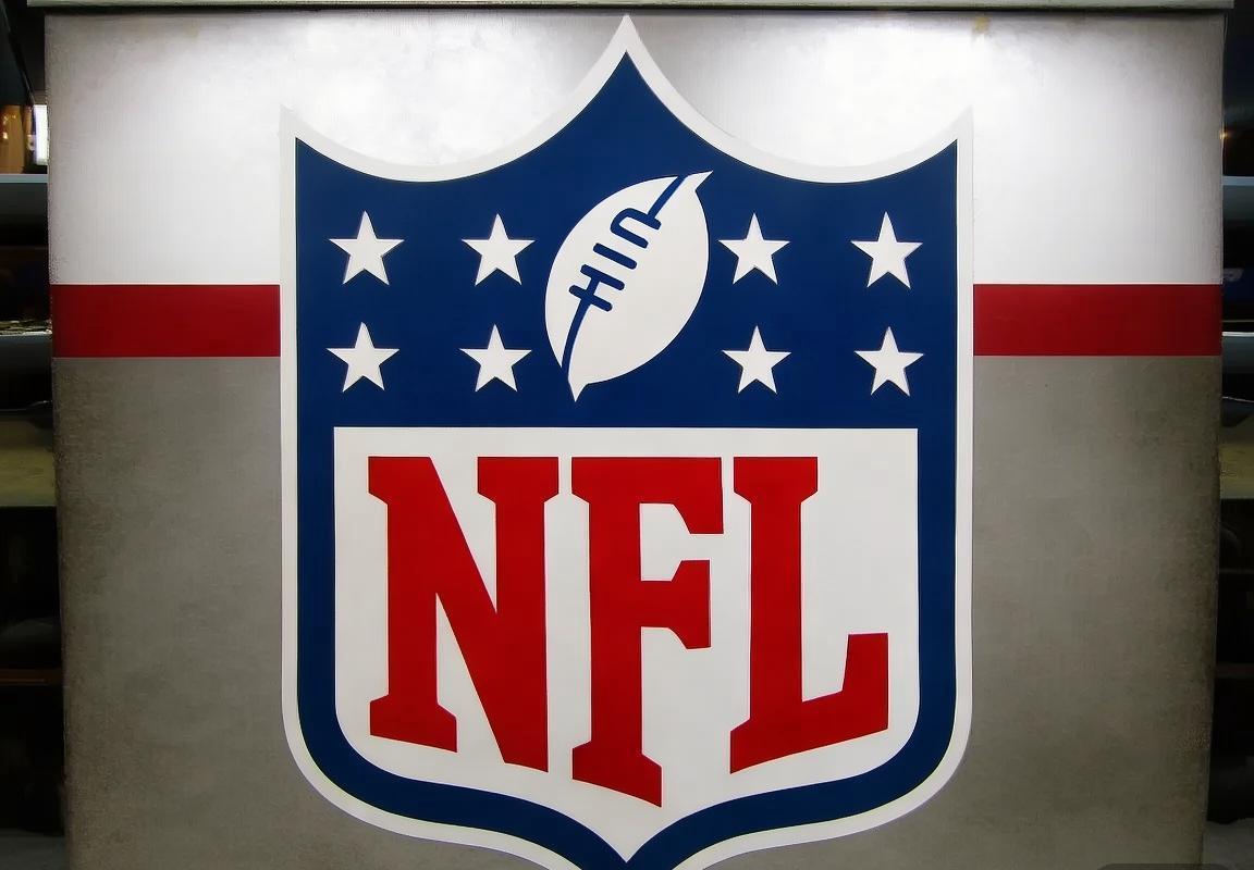 费城老鹰队激战回顾：结果、精彩瞬间与关键球员表现分析